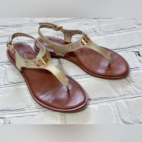 Michael Kors Plate  Flat Thong in Pale Gold - Picture 2 of 8